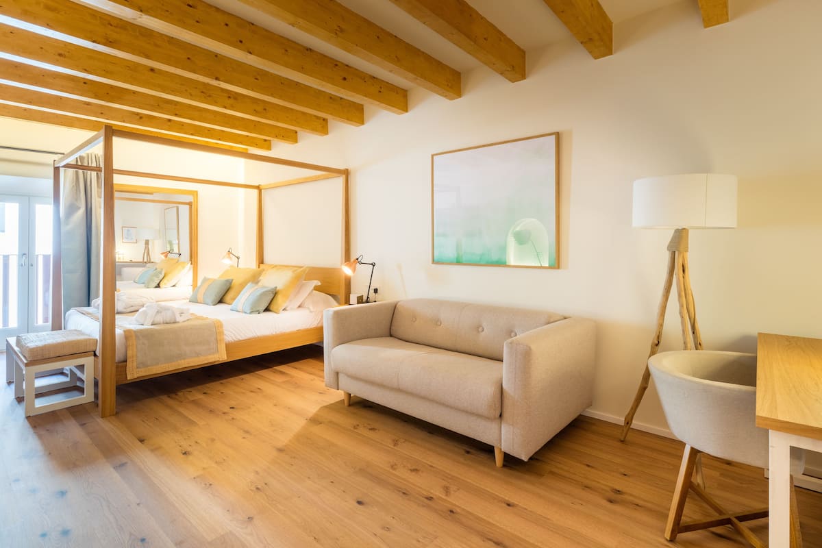 Junior Suite | 1 bedroom, minibar, in-room safe, individually decorated
