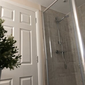 Apartment, 1 Bedroom | Bathroom shower - Beautiful Apartment Crawley (Crawley)