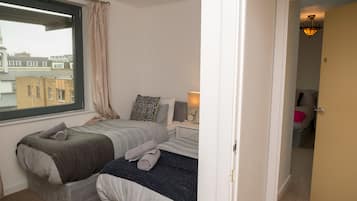 Apartment, 2 Bedrooms | Bathroom | Shower