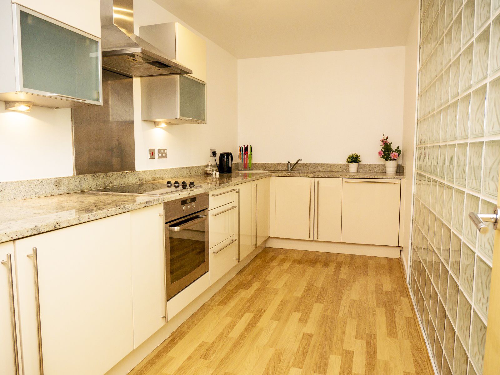 Apartment, 2 Schlafzimmer | Eigene Küche | Großer Kühlschrank, Mikrowelle, Ofen, Herdplatte