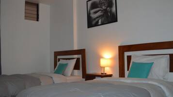 Double Room, 2 Twin Beds | Desk, free WiFi, bed sheets