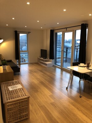 Apartment, 2 Bedrooms | Living room