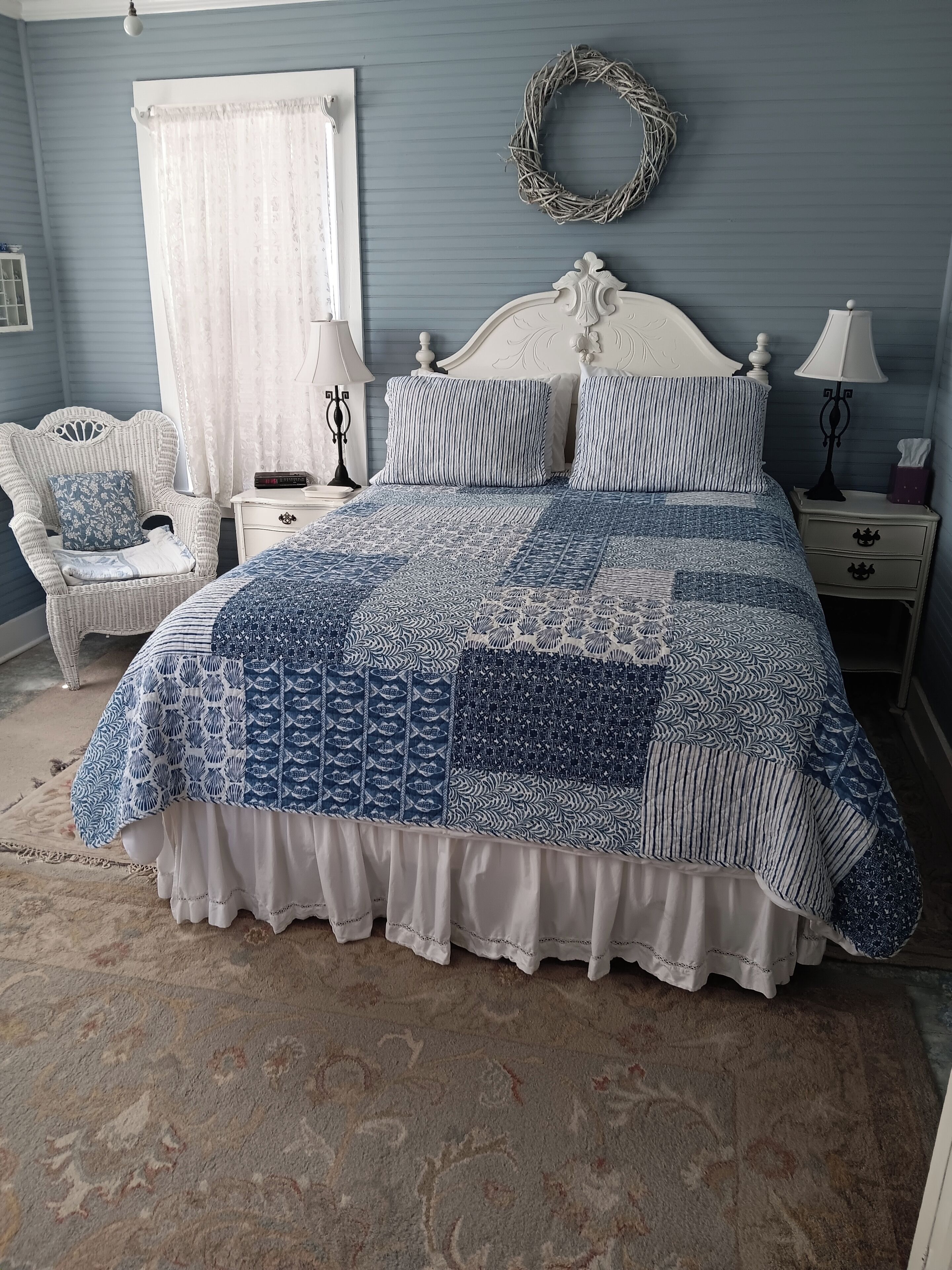 Basic-Zimmer, 1 Queen-Bett, Blick auf die Anlage