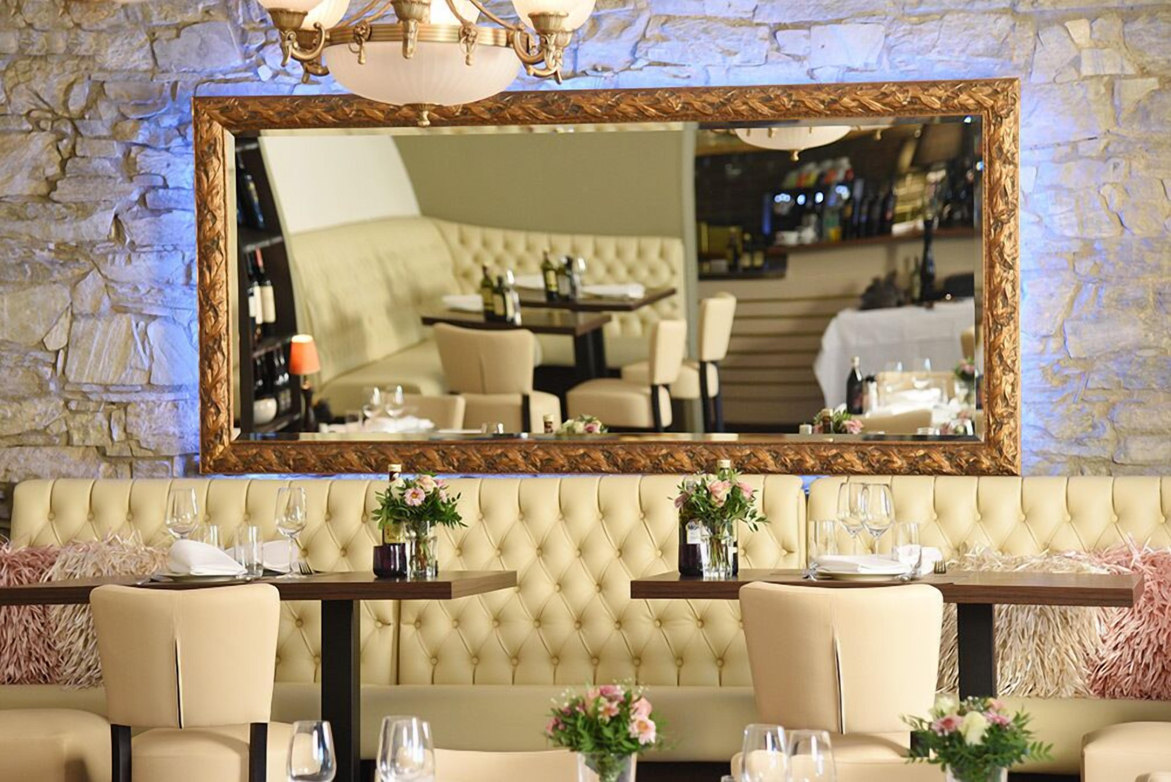 2 Restaurants; Mittagessen und Abendessen werden serviert