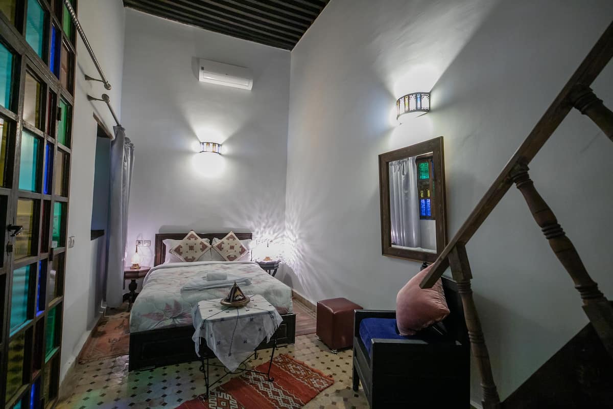 Minibar, muebles diferentes, insonorización y wifi gratis