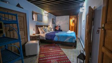 Tweepersoonskamer | Een minibar, individueel gemeubileerd, geluiddichte muren, gratis wifi