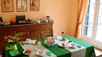 Free daily local cuisine breakfast