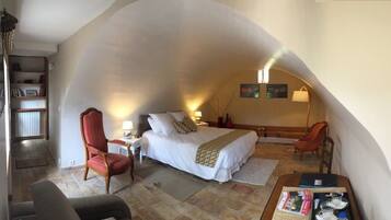 Bedden met traagschuimmatrassen, individueel gedecoreerd