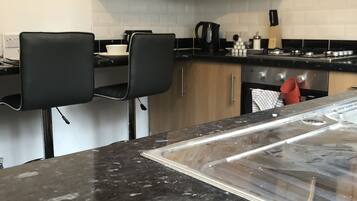 Apartment, 3 Bedrooms | Private kitchen | Fridge, oven, stovetop, electric kettle