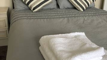 Apartment, 3 Bedrooms | 3 bedrooms, bed sheets