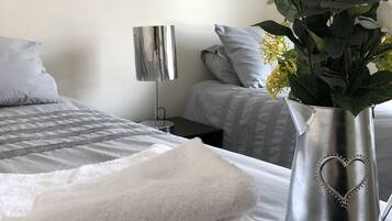 Apartment, 3 Bedrooms | 3 bedrooms, bed sheets