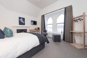 Doppia Deluxe, 1 letto queen, vista montagna | Biancheria da letto di alta qualità, ferro/asse da stiro, Wi-Fi gratuito