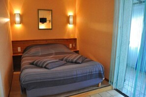 Habitació doble | Roba de llit d'alta qualitat i caixa forta a l'habitació