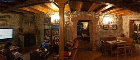 Desayuno completo (EUR 4 por persona)