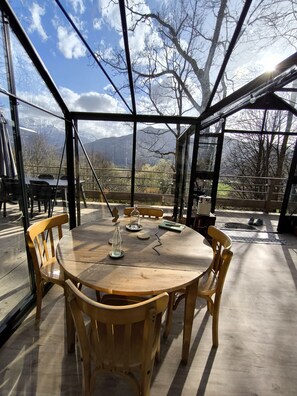 Apartment, Private Bathroom | Dining - Le Perchoir des Pyrénées (Gerde)
