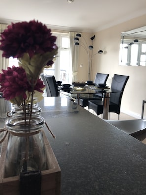Apartment, 3 Bedrooms | Private kitchen | Full-sized fridge, microwave, oven, stovetop - Blakes Quay Reading (Reading)
