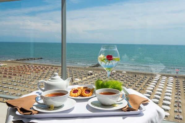 Deluxe Suite, Terrace, Sea View | Balcony - Hotel Elite (Caorle)