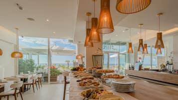 Desayuno buffet incluido todos los días