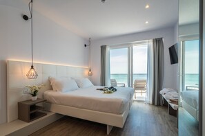 Deluxe Double Room, Terrace, Sea View | Minibar, in-room safe, desk, soundproofing - Hotel Elite (Caorle)