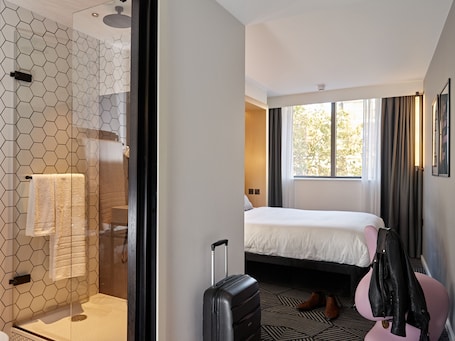 1 habitación, sistema de insonorización, wifi gratis y ropa de cama