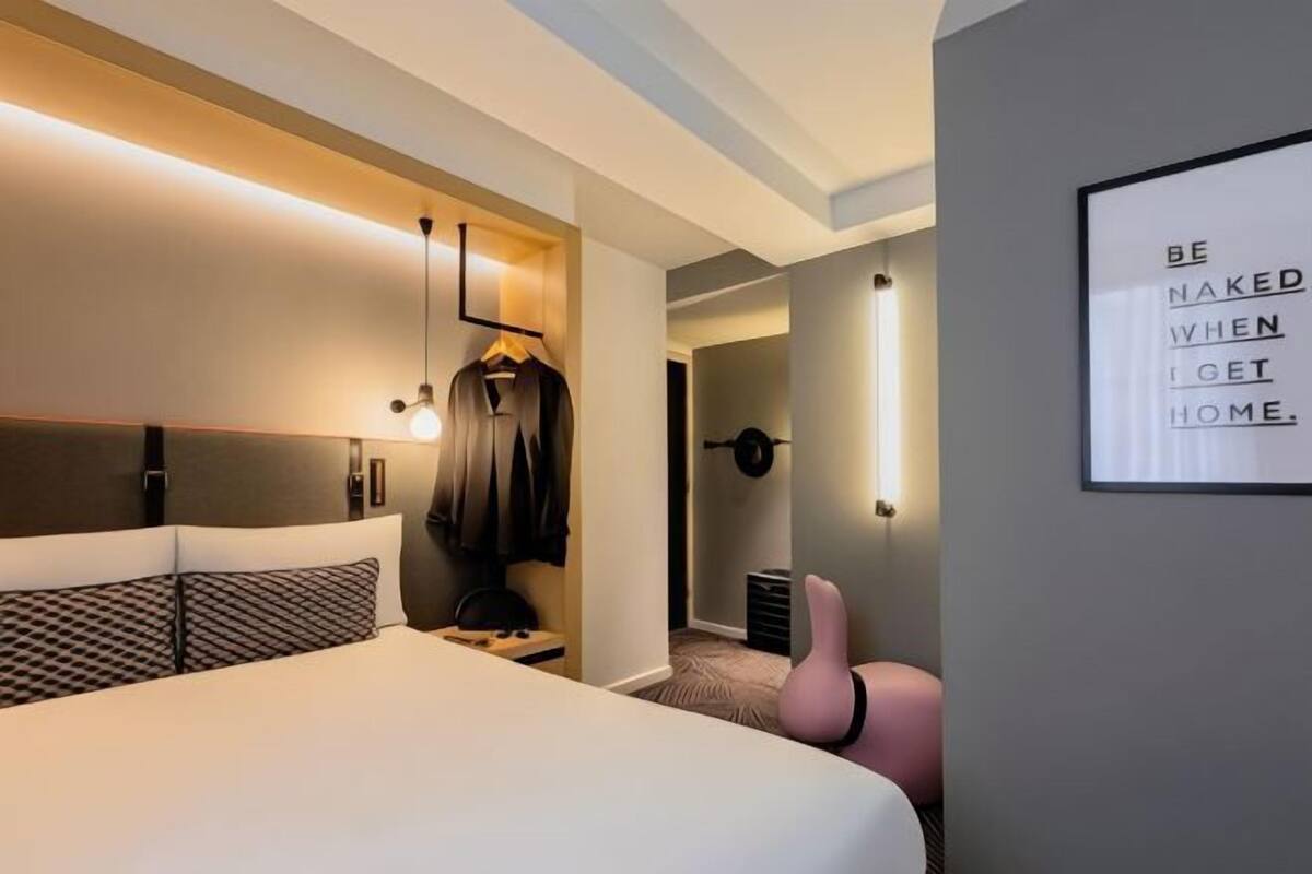 Soundproofing, WiFi (free), bed sheets