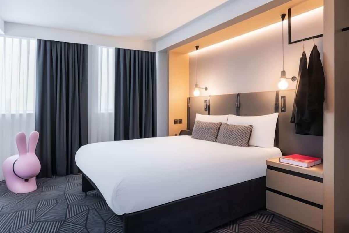 Soundproofing, WiFi (free), bed sheets