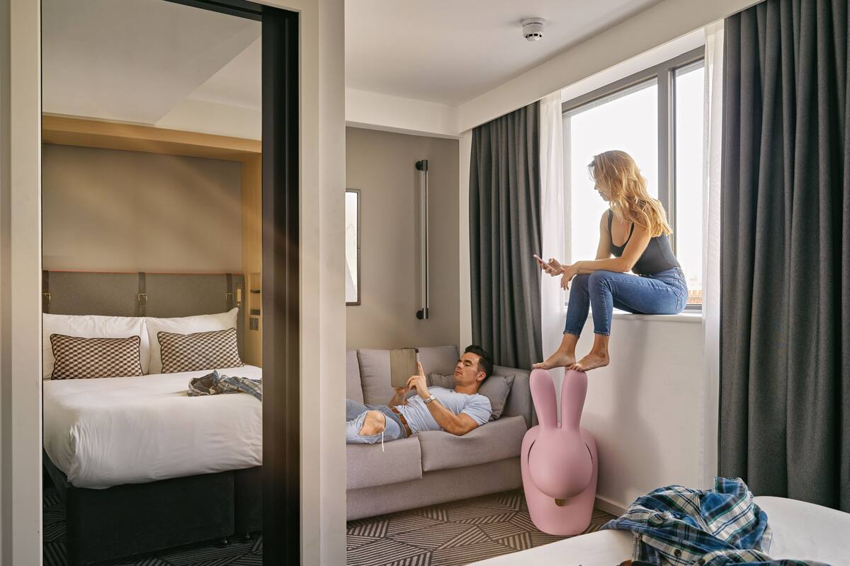 Modern Room, Spread Out and Settle In | Soundproofing, WiFi (free), bed sheets