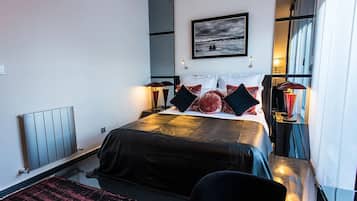 Deluxe Apartment, Sea View | 2 bedrooms, premium bedding, in-room safe, desk