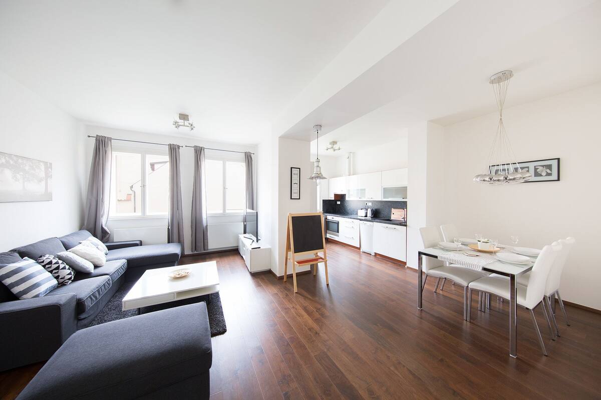 Appartement supérieur, 2 chambres, terrasse | Bureau, espace de travail pour ordinateurs portables