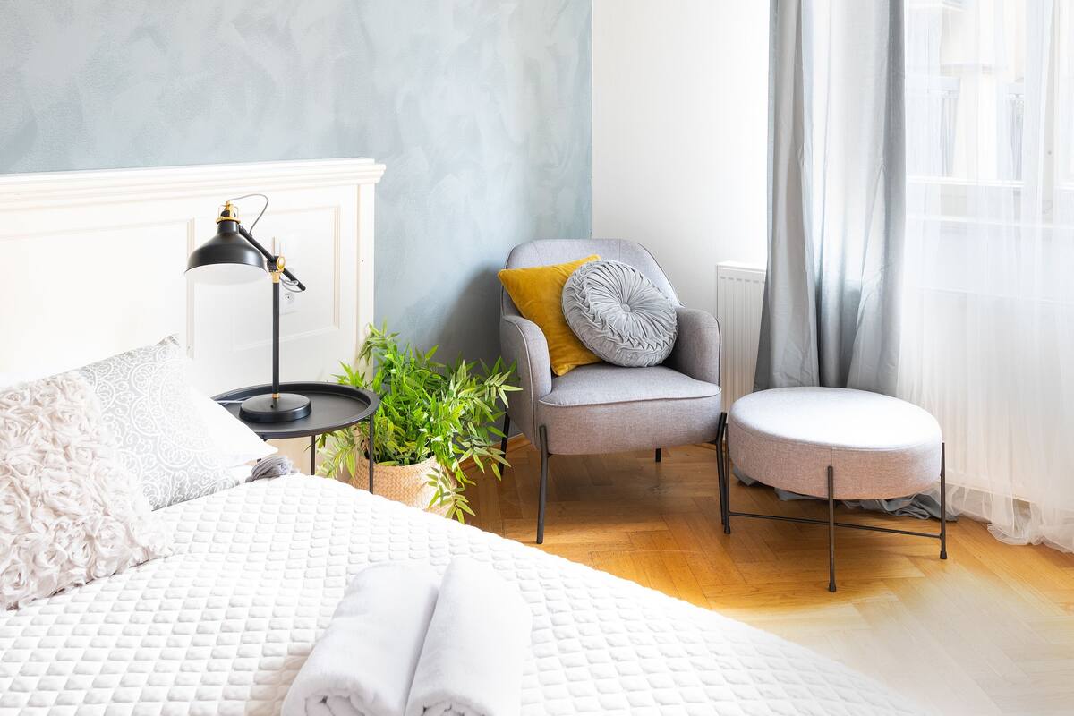 Bureau, espace de travail pour ordinateurs portables