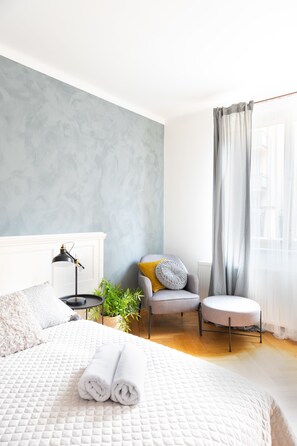 Individuell inredning, unika möbler, skrivbord och arbetsyta för laptop