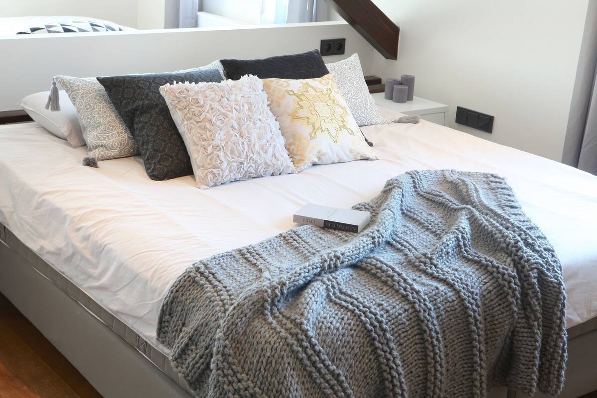 Appartement luxueux, 2 chambres, terrasse | Bureau, espace de travail pour ordinateurs portables