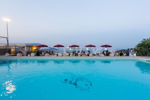 Seasonal outdoor pool, a rooftop pool - Poggio dei Gorleri Wine resort (Diano Marina)