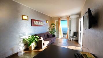 Apartment, 1 Bedroom, Sea View | Living room | 32-inch LCD TV with premium TV channels, TV, ping pong