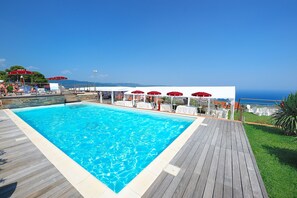 Seasonal outdoor pool, a rooftop pool - Poggio dei Gorleri Wine resort (Diano Marina)