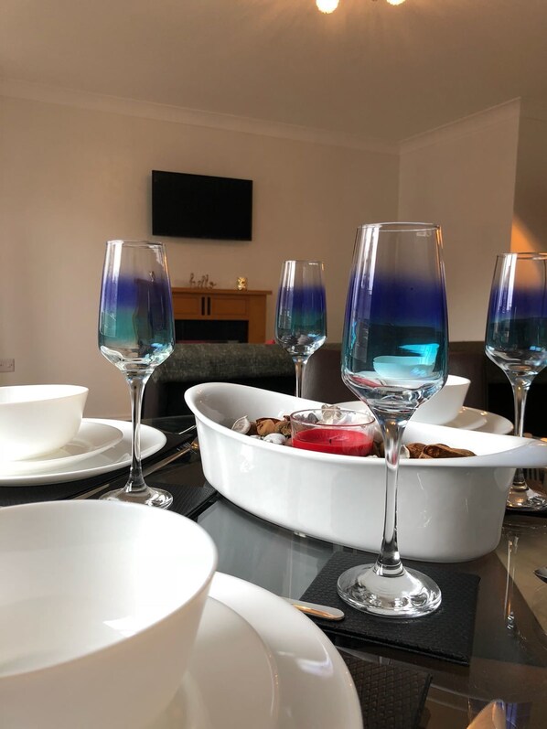 Apartment, 2 Bedrooms | In-room dining