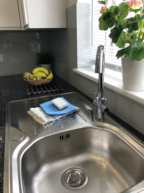 Apartment, 2 Bedrooms | Private kitchen