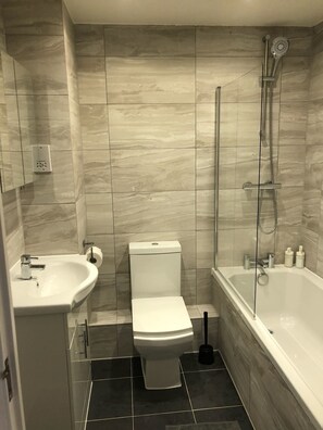 Apartment, 2 Bedrooms | Bathroom