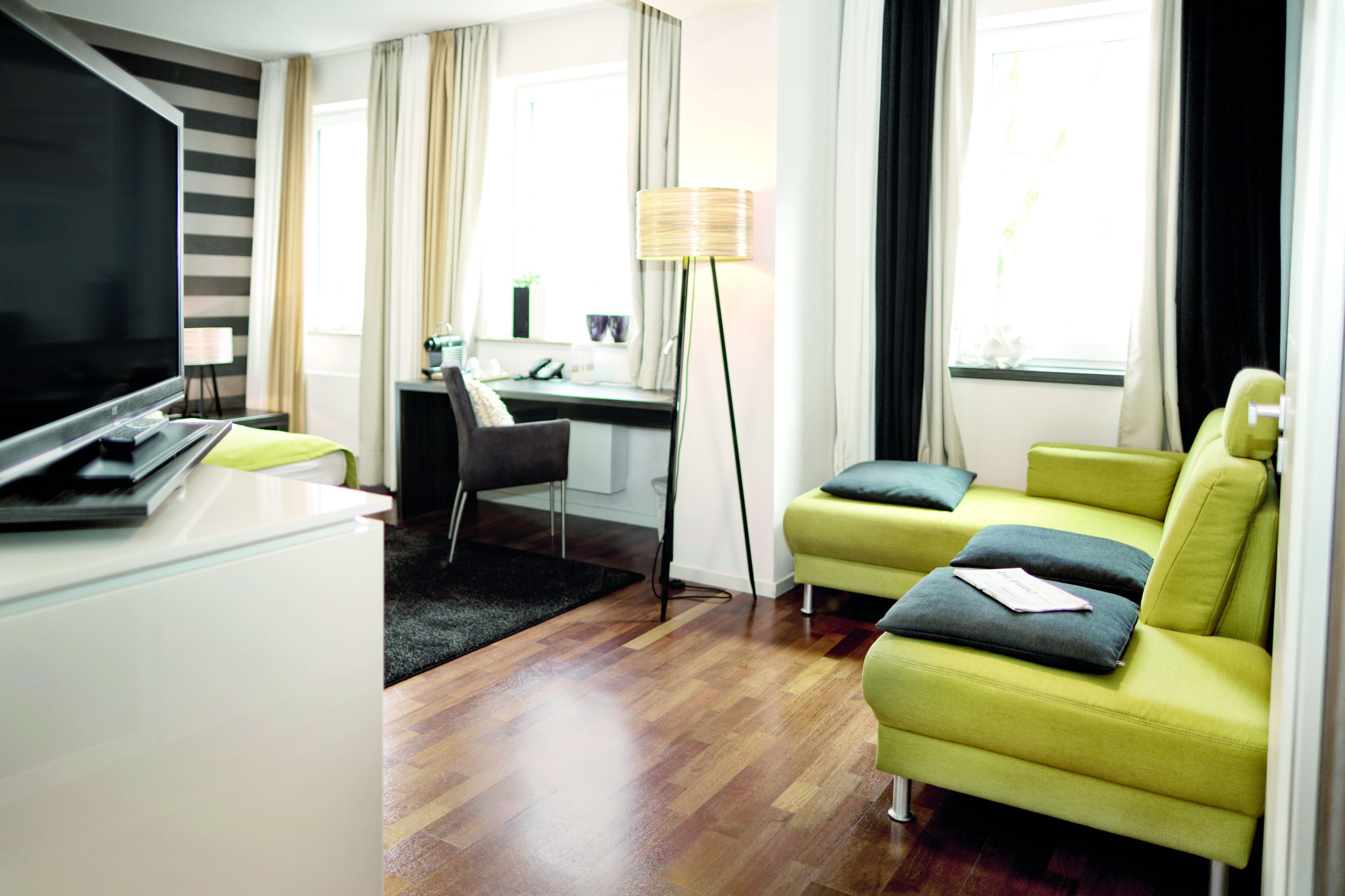 Literie hypoallergénique, minibar, coffres-forts dans les chambres