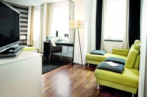 Suíte premium, 1 cama King | Roupas de cama antialérgicas, frigobar, cofres nos quartos, escrivaninha