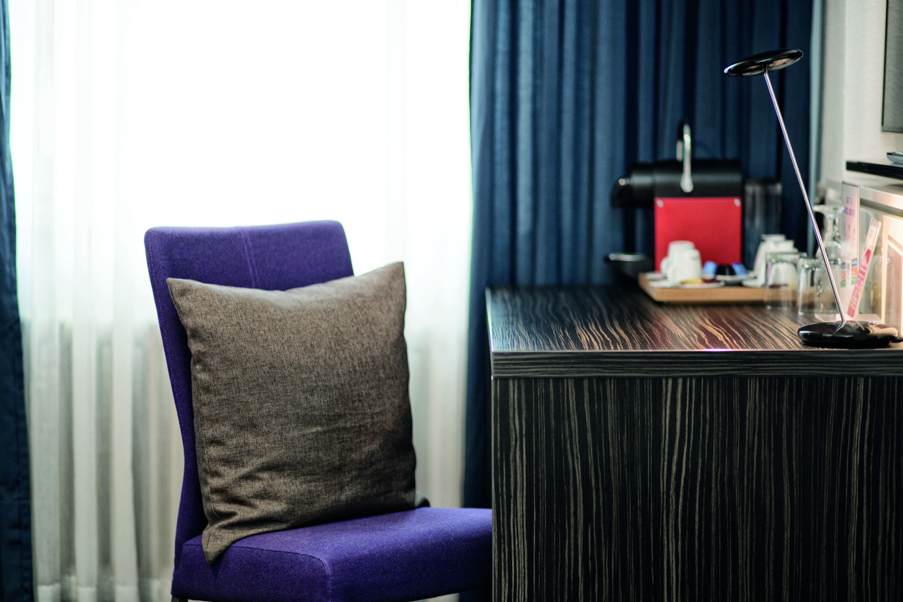 premium suite, 1 king bed | hypo-allergenic bedding, minibar, in-room safe, desk