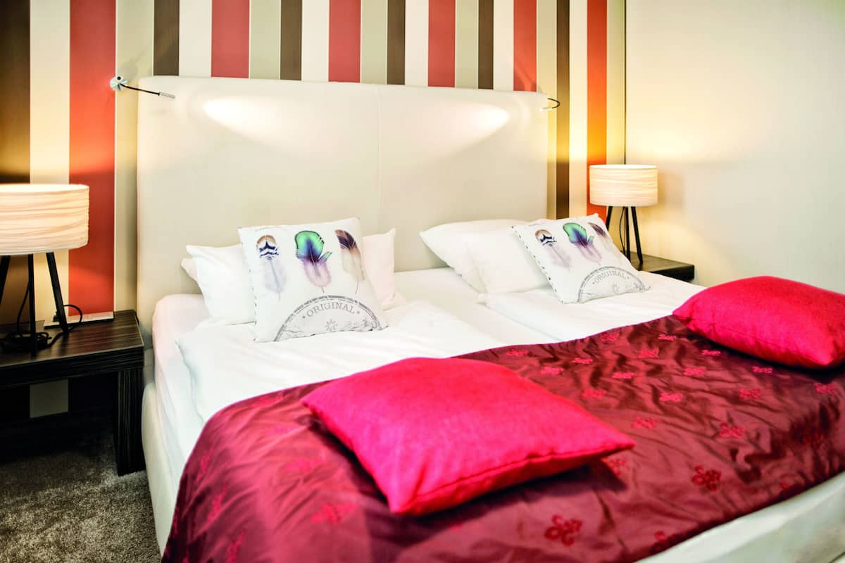 Double Room, 1 King Bed (Boutique) | Hypo-allergenic bedding, minibar, in-room safe, desk