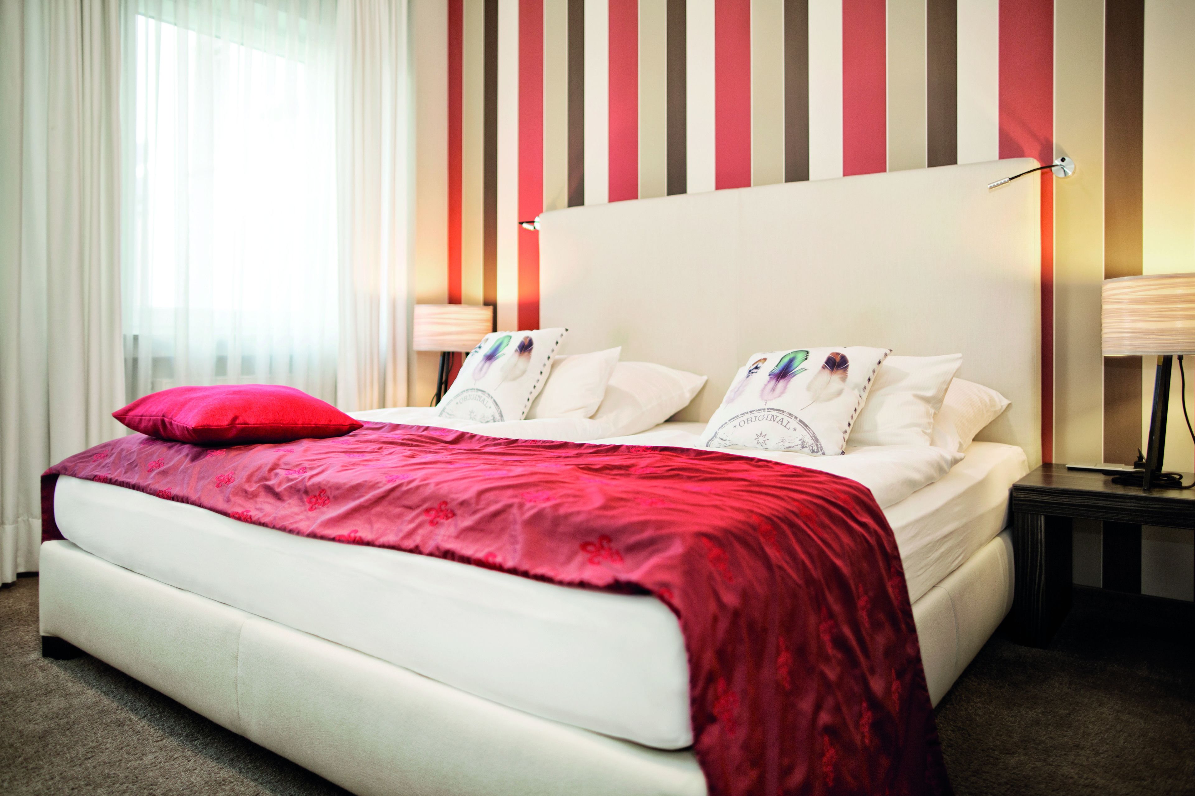 double room, 1 king bed (boutique) | hypo-allergenic bedding, minibar, in-room safe, desk