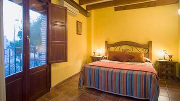 Căn hộ, bồn tắm thủy lực (El Molí) | 1 phòng ngủ, màn/rèm cản sáng, bàn ủi/dụng cụ ủi quần áo