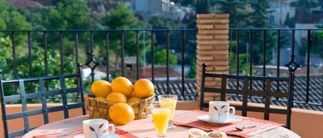 Appartement, 2 chambres, salle de bains attenante | Balcon