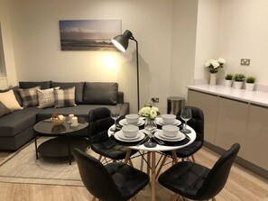 Appartement, 1 chambre | Coin séjour | Télévision à écran plat