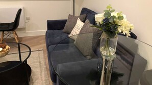Apartment, 1 Bedroom | Living room | Flat-screen TV - Kings Reach Reading (Reading)