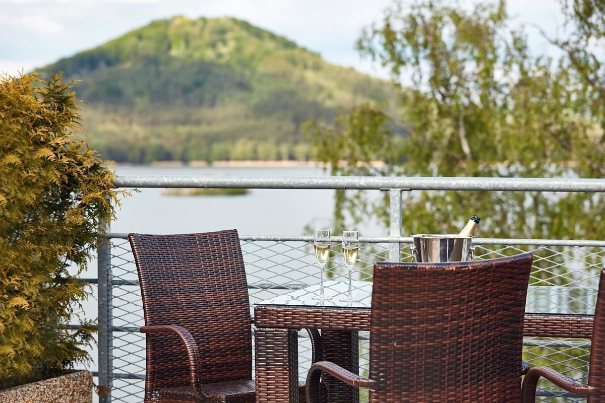 Outdoor dining | 2 restaurants, international cuisine