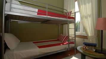 Camera con 2 letti singoli | Biancheria da letto di alta qualità, una scrivania