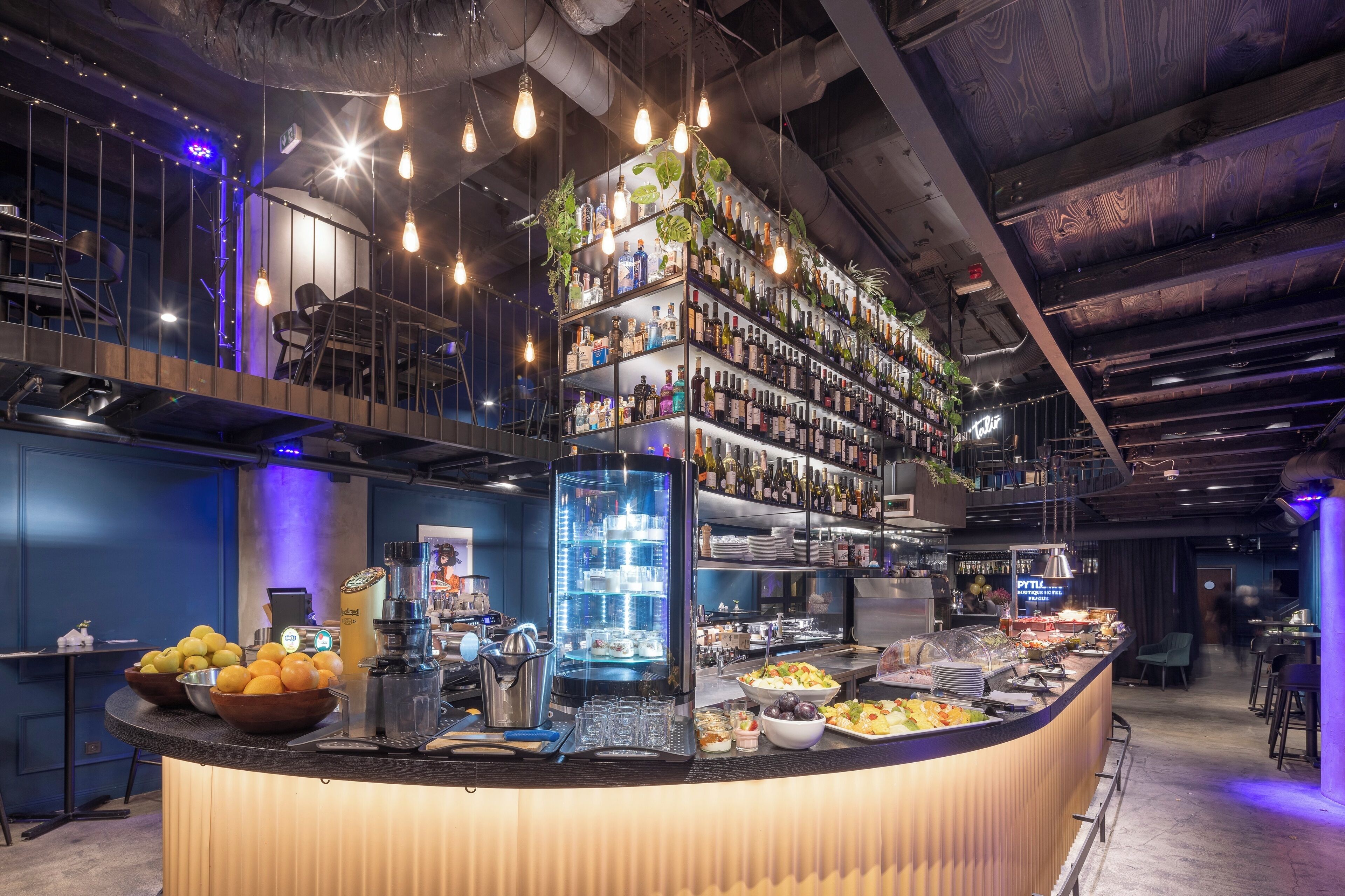 Café da manhã com buffet grátis todos os dias